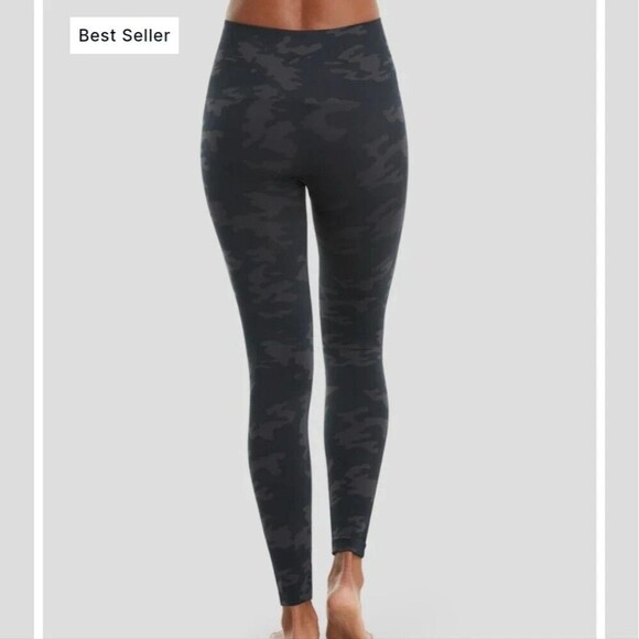 NWT Spanx Look At Me Now Leggings Medium Black Camo Smoothing Seamless Shaping - Picture 2 of 12